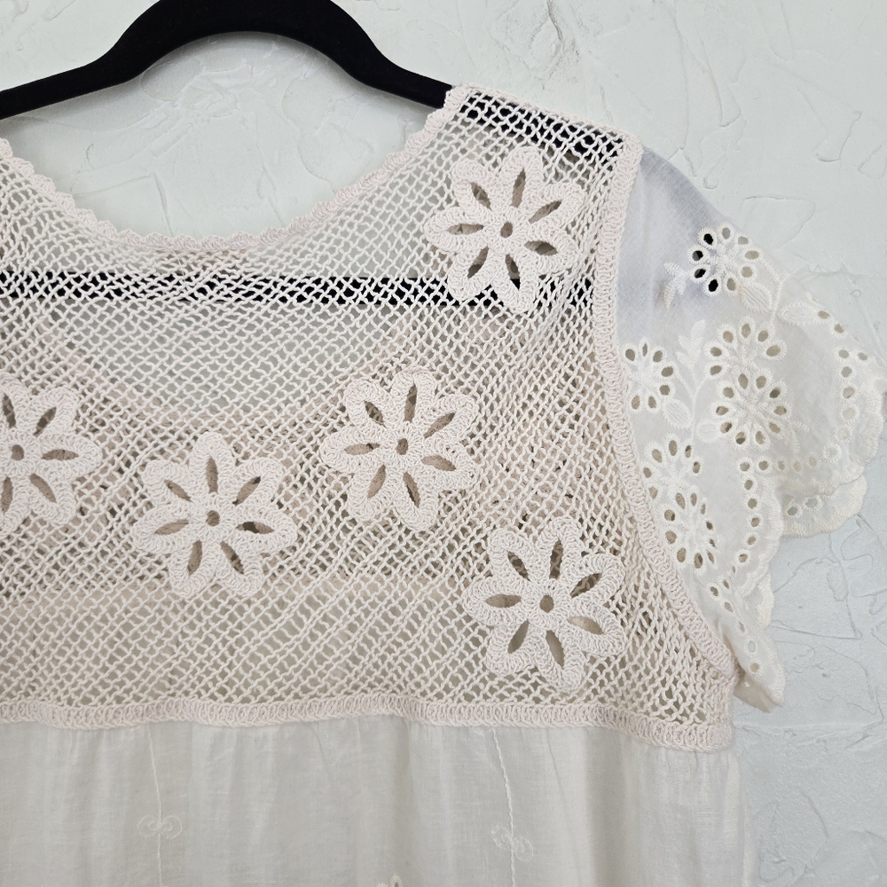 Artelier Nicole Miller Boho Eyelet Lattice Scalloped Cream Top, M - Picture 7 of 11